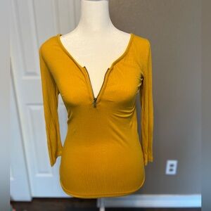 Express Women’s Long Sleeve
Size: S/P